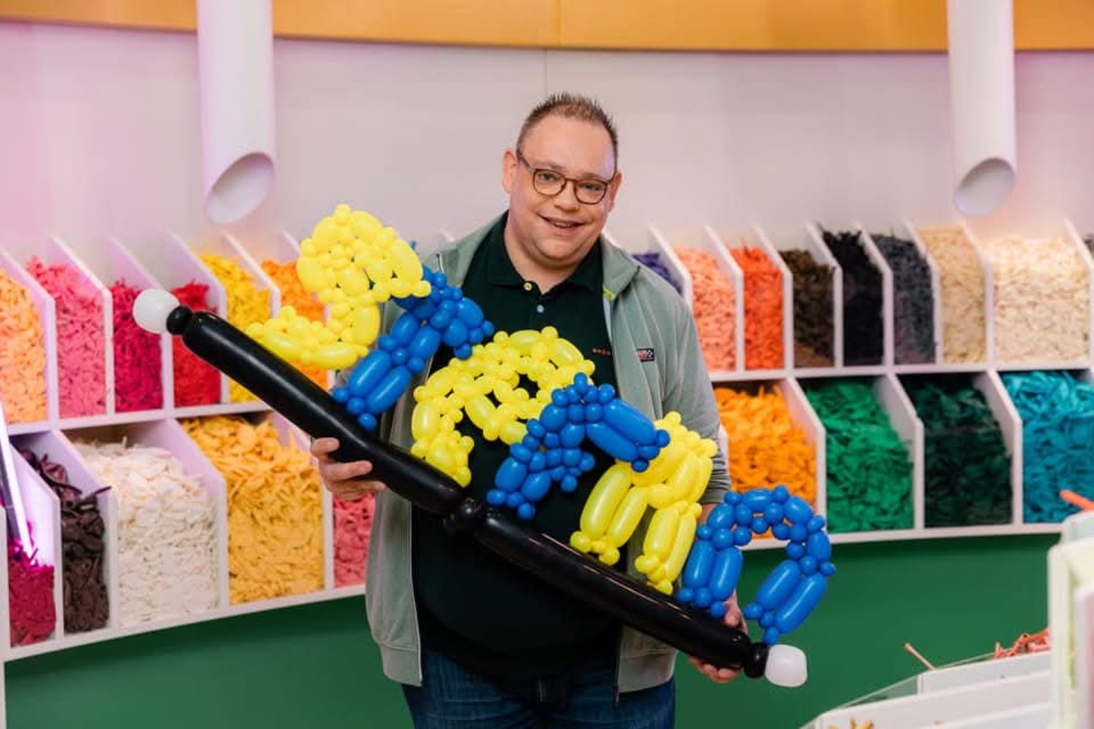 Magic Stefan met balloncreatie voor de promotie van RTL 4 Blow Up