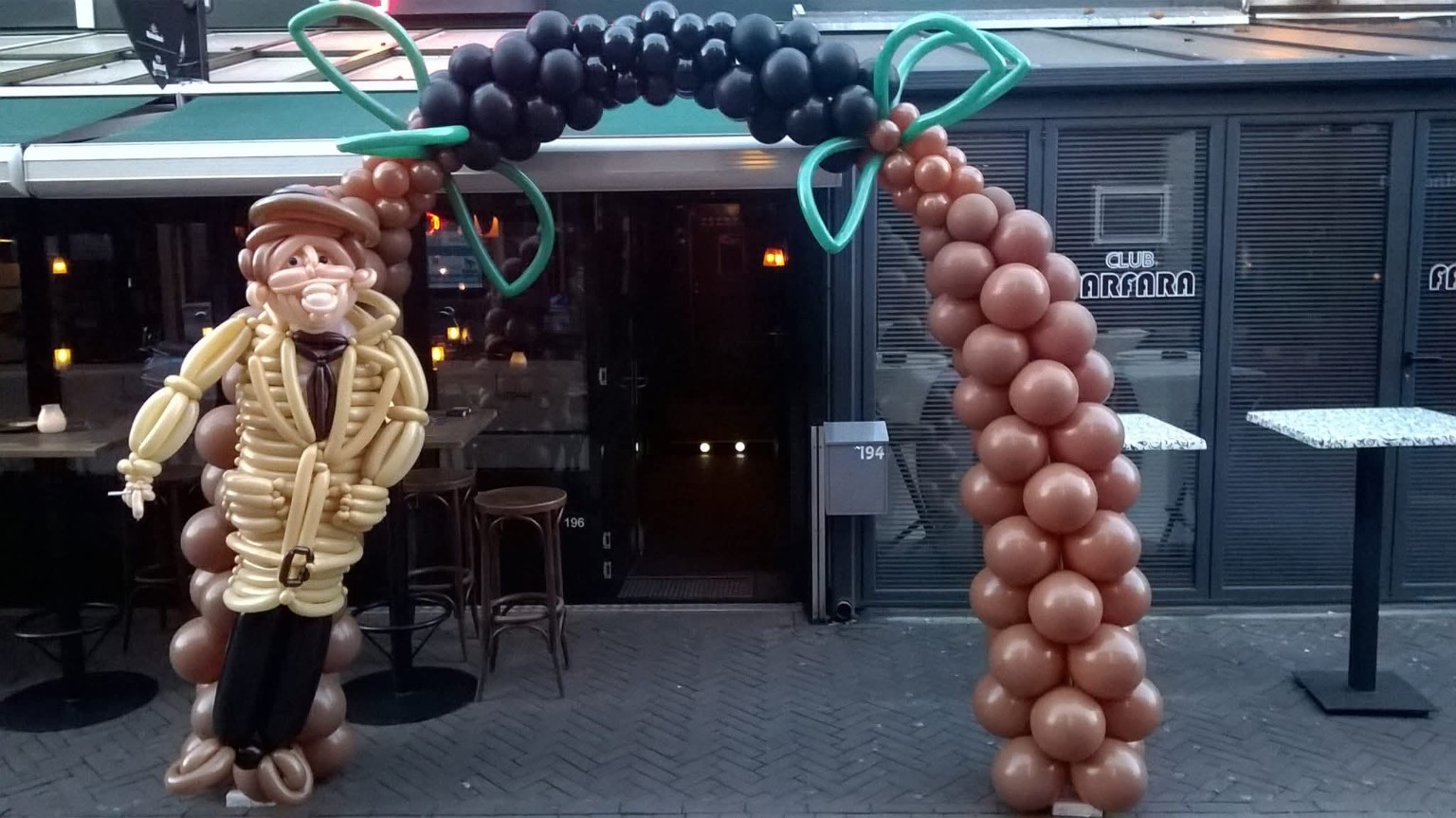Humphrey Bogart ballonsculptuur als groot showpiece