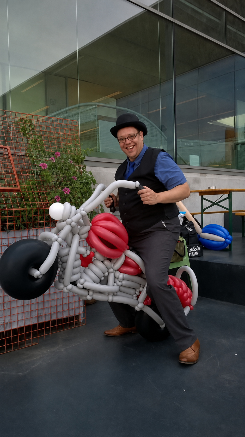 Grote ballonmotor als showpiece van Magic Stefan tijdens Stadsoase bij Gigant Apeldoorn