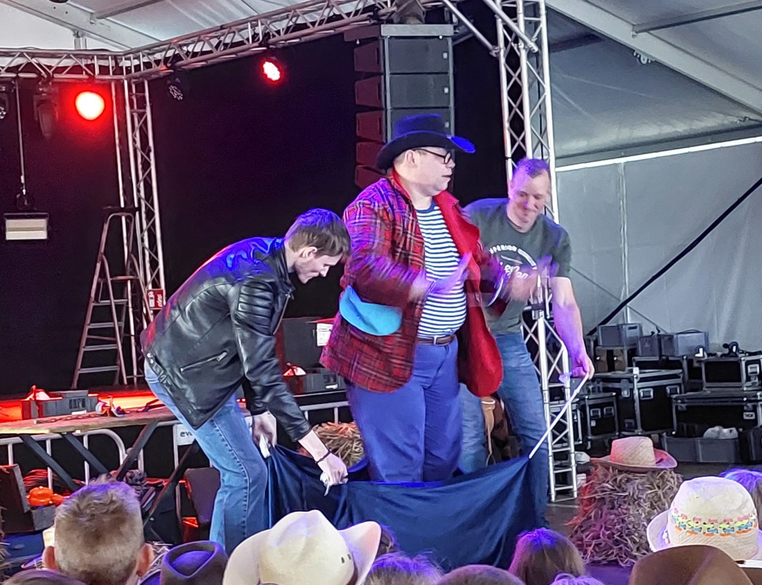 Magic Stefan tijdens een thematische kindershow in Klarenbeek