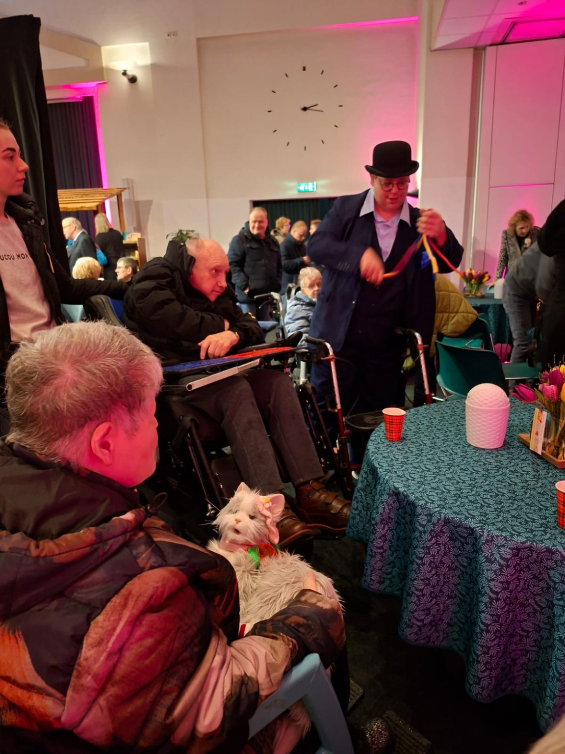 Magic Stefan als rondlopende goochelaar bij ’s Heeren Loo